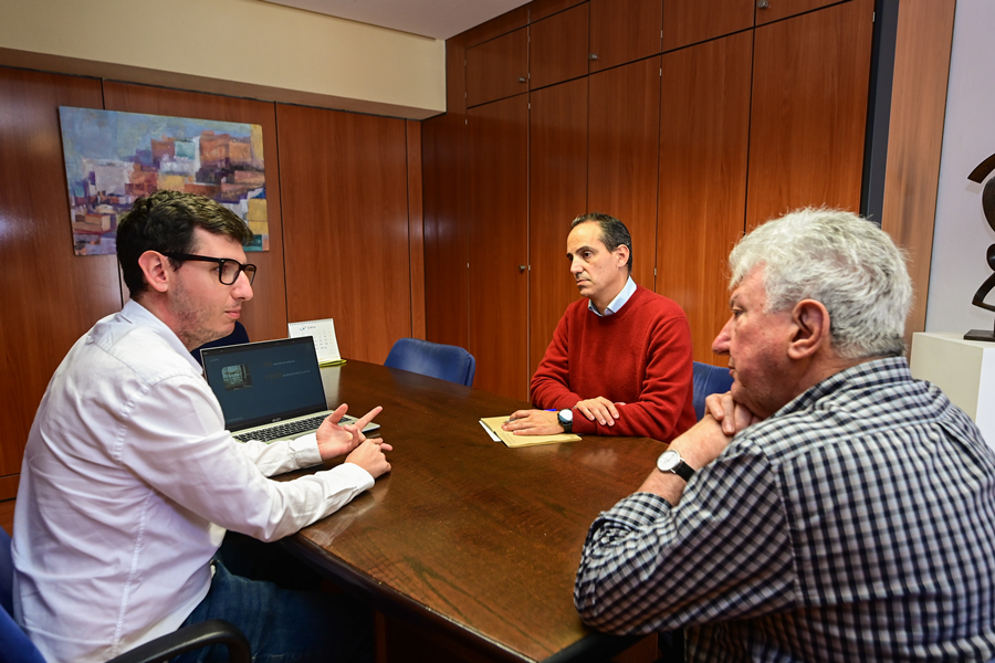 Ciudad de Mar apuesta por la investigación para la gestión sostenible de los arribazones de algas en las playas