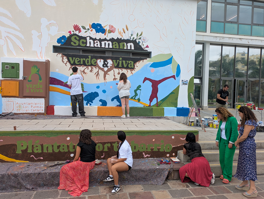 Un mural comunitario llama al cuidado de las zonas verdes en el barrio de Schamann