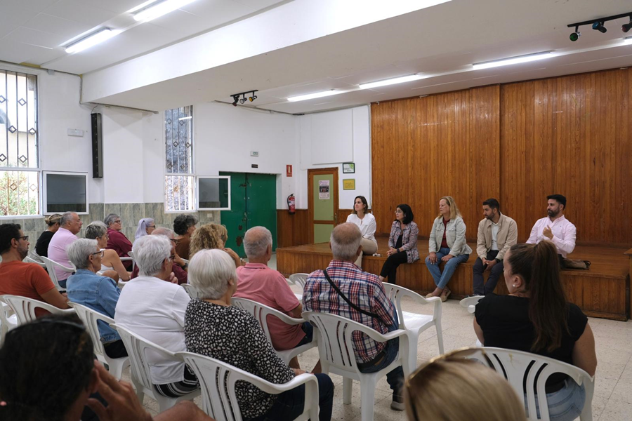 Darias visita San Roque y El Batán para abordar con vecinos y vecinas propuestas de mejora en los barrios