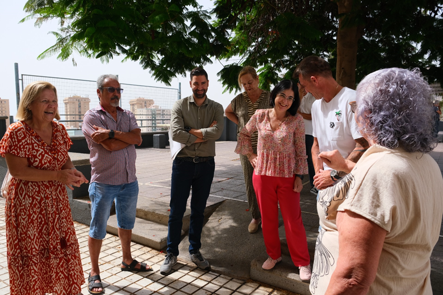La alcaldesa recorre San José junto a vecinos y vecinas para comprobar los avances en el barrio