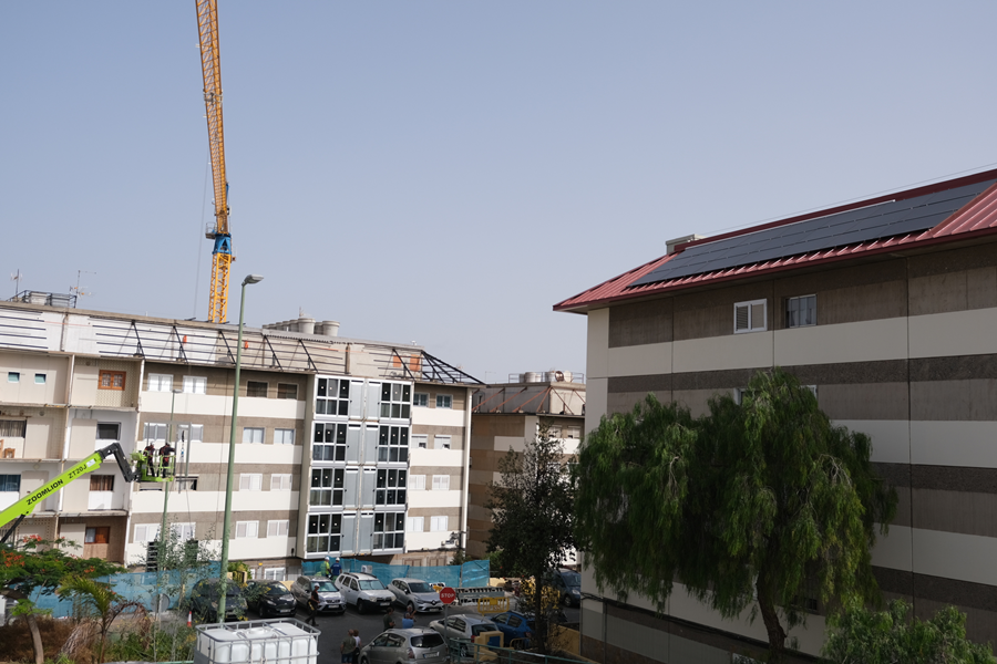 Los paneles fotovoltaicos del plan de rehabilitación de La Paterna evitarán la emisión de 1.250 toneladas de CO2 al año