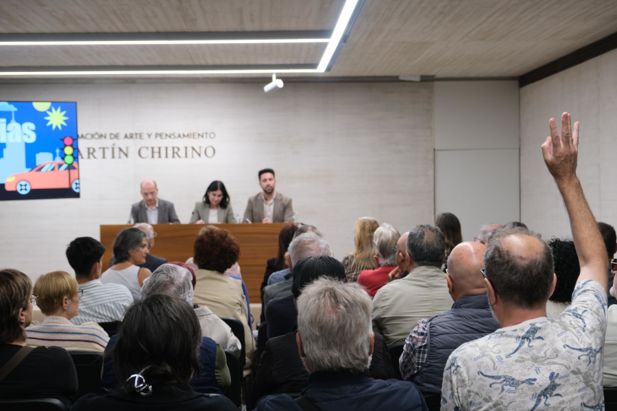Darias presenta a los vecinos y vecinas de La Isleta el estudio de movilidad de la calle Dr. José Guerra Navarro