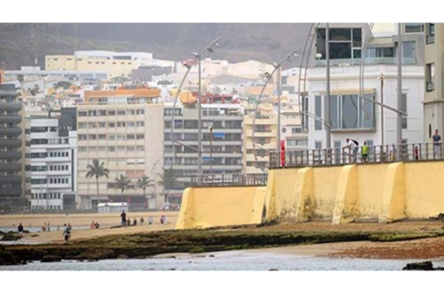 El Ayuntamiento licita la rehabilitación del muro de la playa de Las Canteras en el entorno de Playa Chica