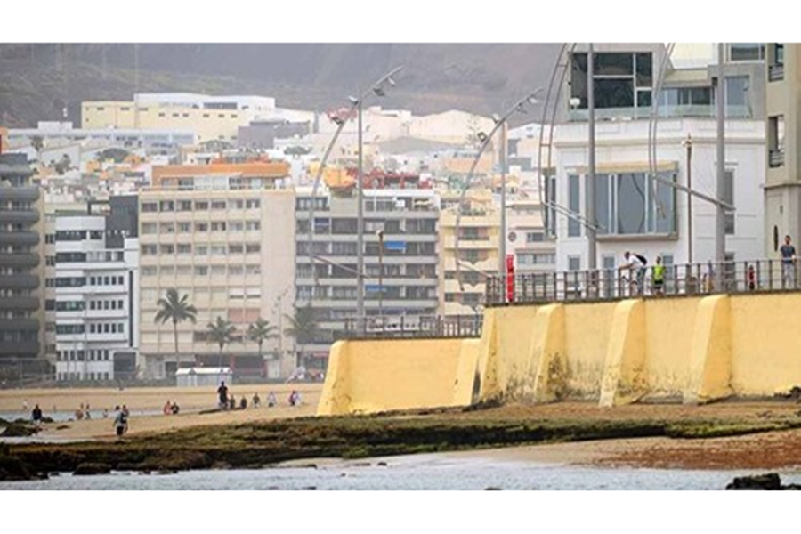 El Ayuntamiento licita la rehabilitación del muro de la playa de Las Canteras en el entorno de Playa Chica