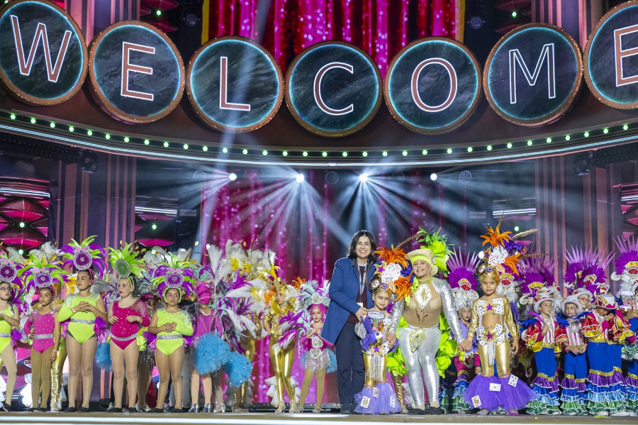 La cantera de las comparsas brilló en el escenario dedicado a 'Las Vegas'