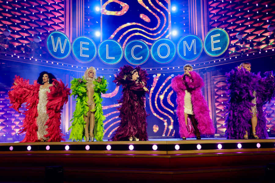 La Noche de transformistas vuelve a triunfar en el parque Santa Catalina