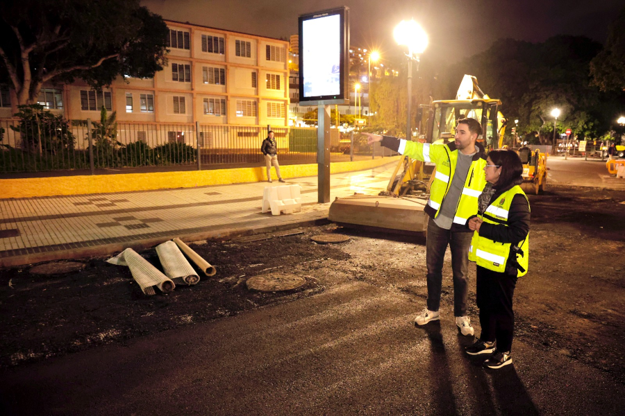 El Ayuntamiento avanza a buen ritmo en el asfaltado del Paseo de Tomás Morales