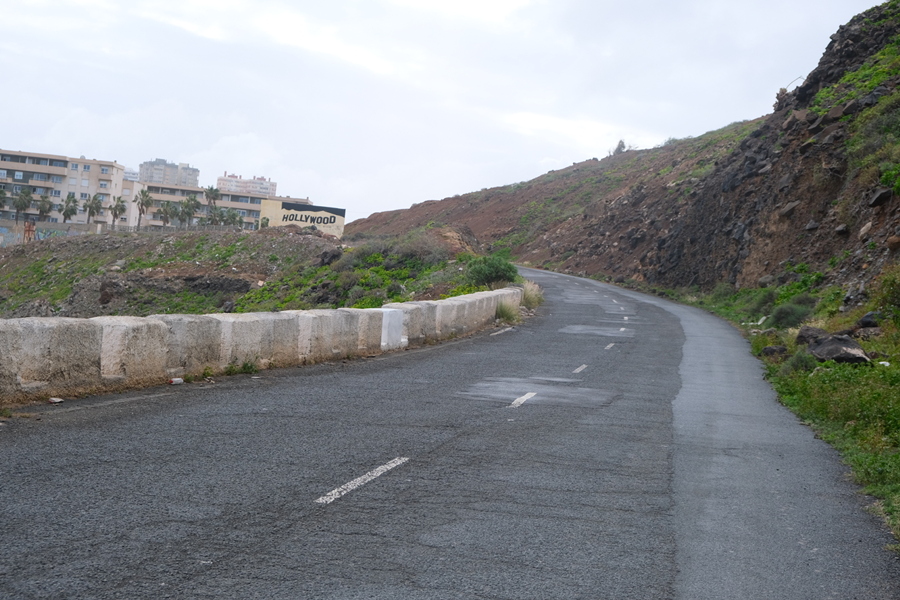 El Ayuntamiento licita la repavimentación de la carretera de acceso al antiguo cuartel Manuel Lois