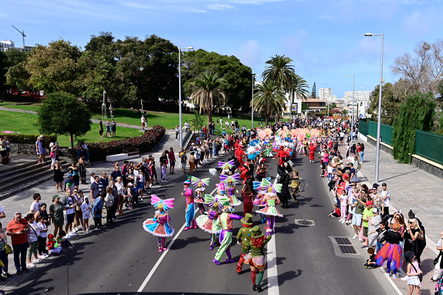 El Carnaval presenta al medio centenar de personas que aspiran al trono de su 50.º aniversario