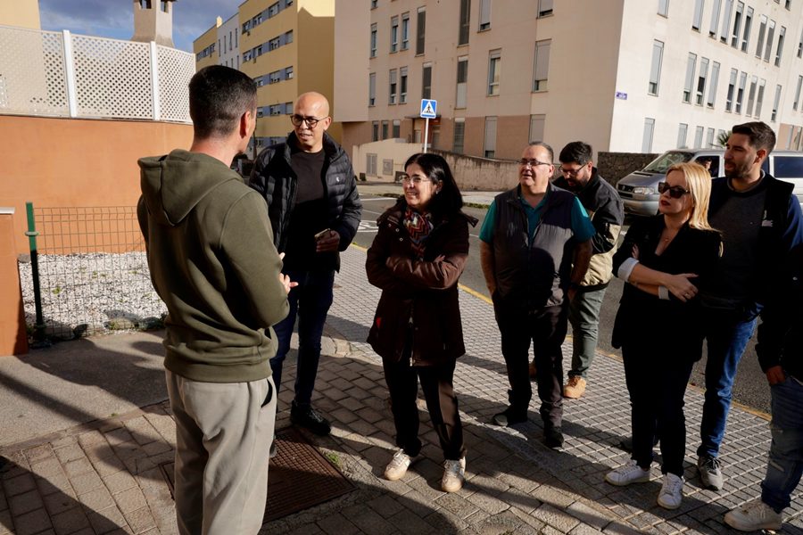 Darias visita Ciudad del Campo para analizar con vecinos y vecinas mejoras en el barrio y repasar las actuaciones ya desarrolladas