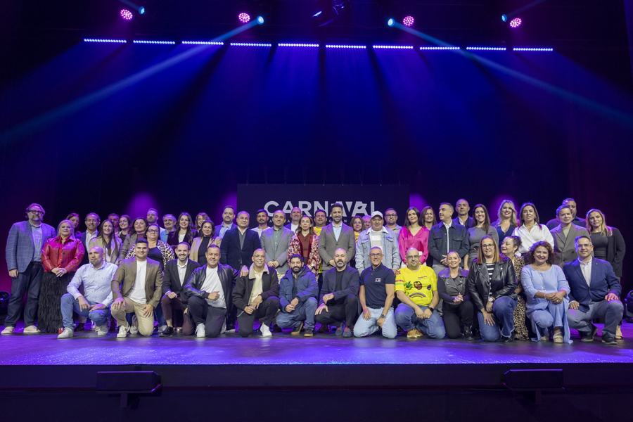 El Carnaval entrega las bandas distintivas a los patrocinadores y aspirantes a los cuatro tronos de la fiesta