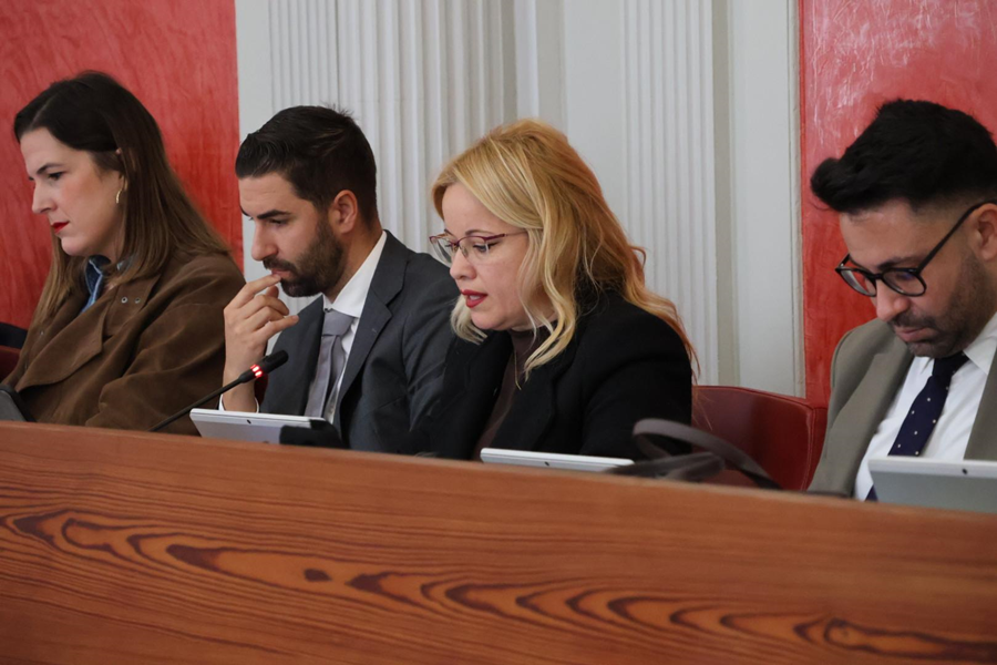 El Pleno aprueba definitivamente la plantilla del personal funcionario, laboral, eventual y directivo municipal para 2026