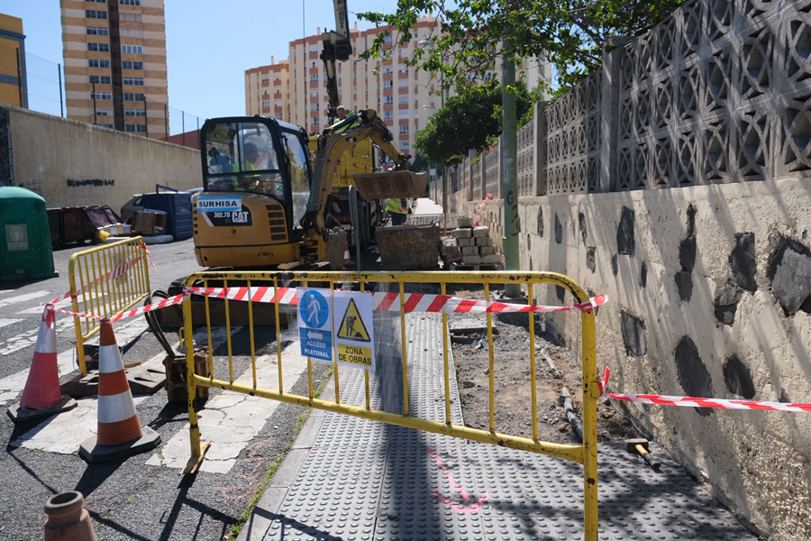 El Ayuntamiento inicia la renovación del asfaltado en la Avenida de Escaleritas