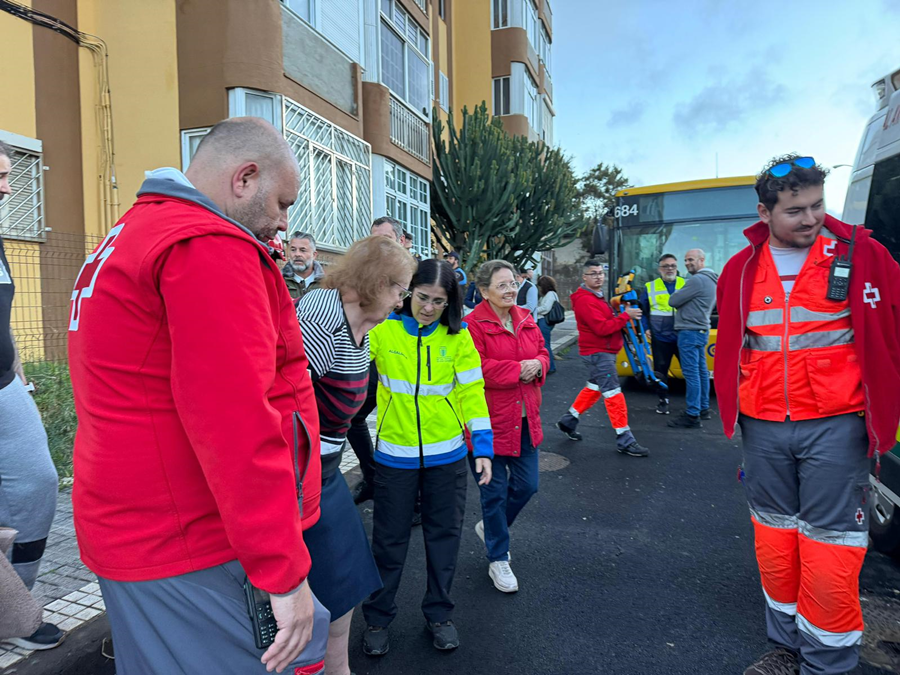 El Ayuntamiento adopta medidas preventivas en un edificio ante el riesgo estructural de un muro en Miller Bajo