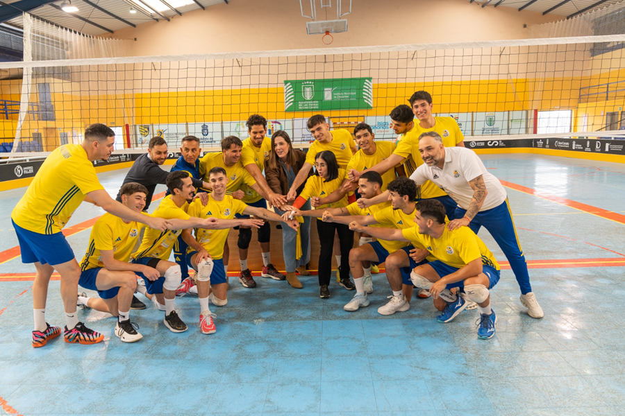 La alcaldesa mantiene un encuentro con el Club Voleibol SUAC ante la Fase Final de la Superliga 2 Masculina