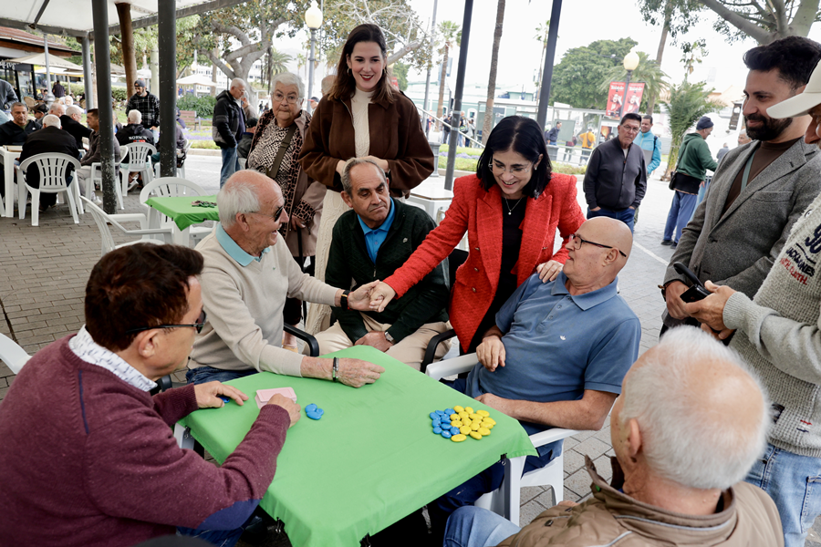 El Ayuntamiento renueva la zona de juegos del Parque Santa Catalina