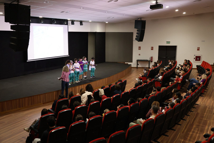 El Ayuntamiento reúne a cerca de 250 escolares en el 'Maratón de Cuentos por la Igualdad' celebrado en el Auditorio Jesús Arencibia