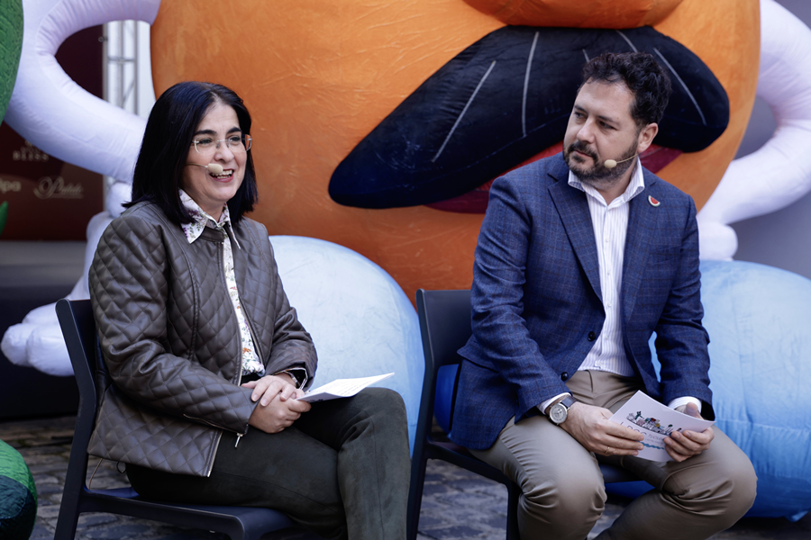 La ciudad recibe a los Reyes Magos con una cabalgata cargada de novedades y una noche de música en Triana