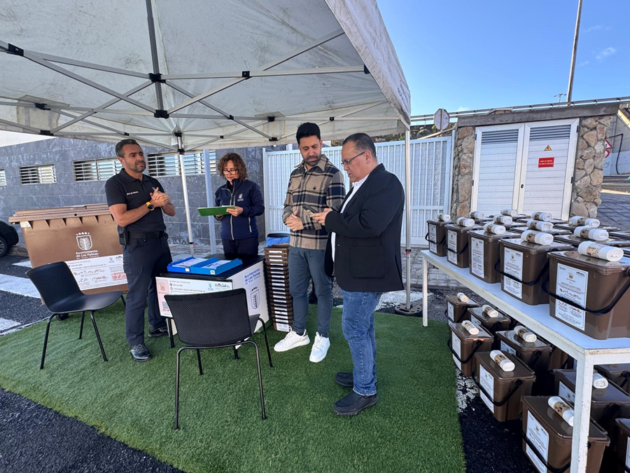 El quinto contenedor llega al barrio de Costa Ayala para avanzar hacia una ciudad más sostenible