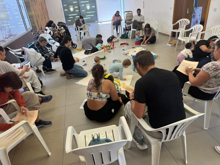 El Ayuntamiento continua con el proyecto 'Raíces: Juego, Cuerpo y Emoción' dirigido a familias con infancia temprana