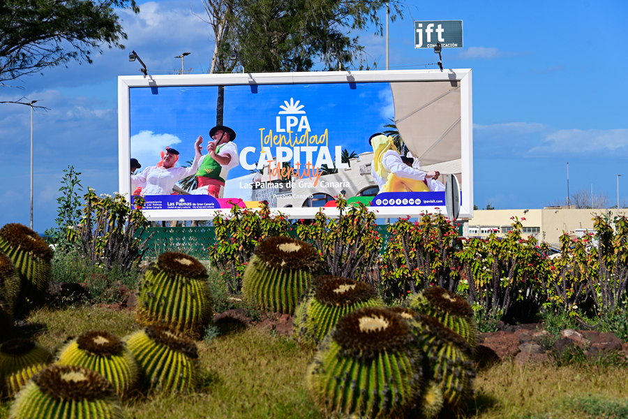 Las Palmas de Gran Canaria promociona en el aeropuerto la historia e identidad cultural de la capital