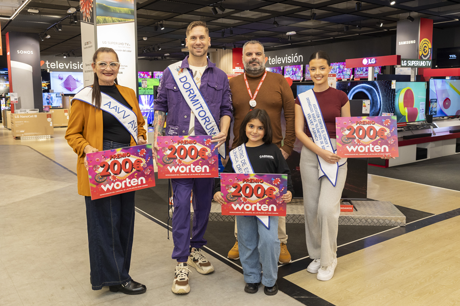 Worten Canarias entrega el cheque regalo de 200 euros a los ganadores del acto del sorteo de participación