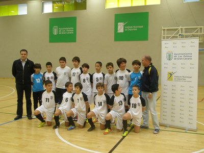 120305 Colegio Dominicas, campeón alevín.JPG