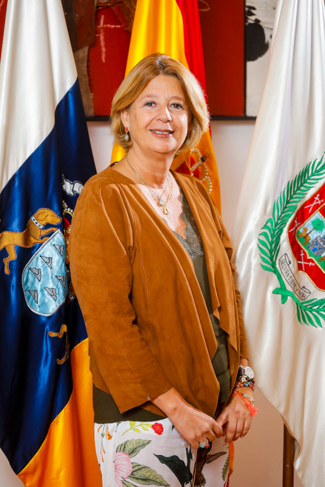 D.ª Josefa Luzardo Romano